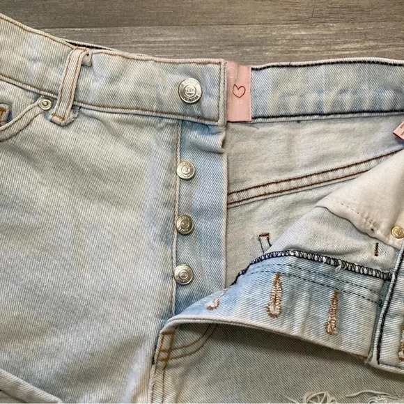 Revice Women’s Jean Short Button Fly Light Wash Size 27 Raw Hem 2”inseam - Picture 3 of 11